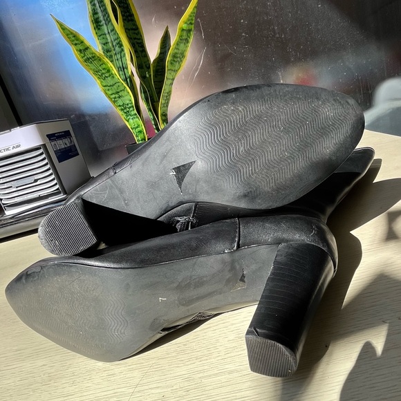 Black Leather boots - Picture 3 of 4